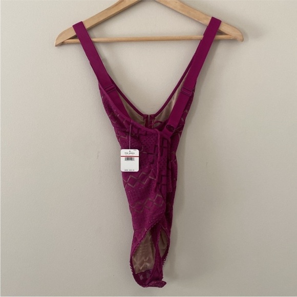 New Intimately Free People Thank You Never Lace Thong Bodysuit Magenta Size XS - Picture 8 of 16